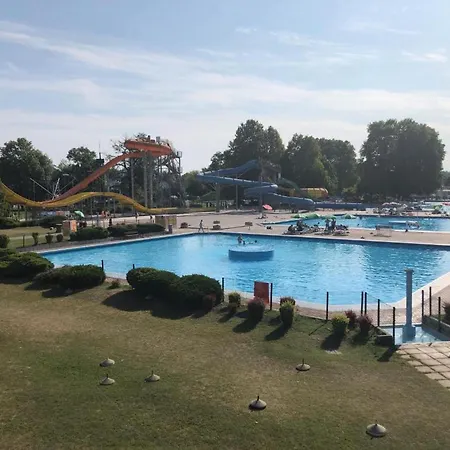 The Moon House Terme Catez 公寓